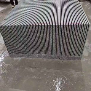 天水芝麻白毛板荒料切割