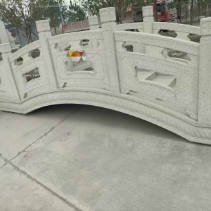 天水芝麻白拱桥，石桥