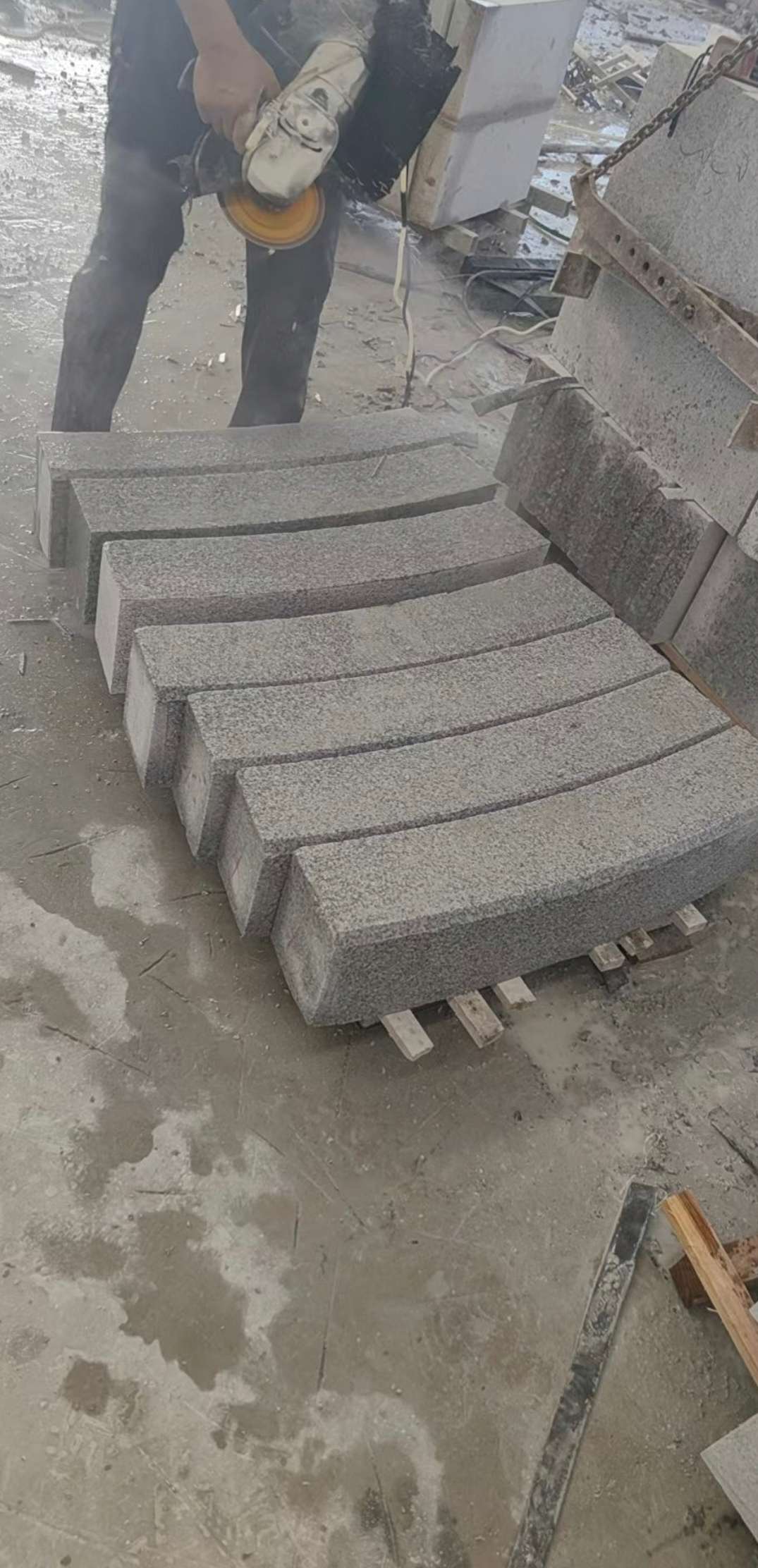 天水芝麻白弧形路牙石